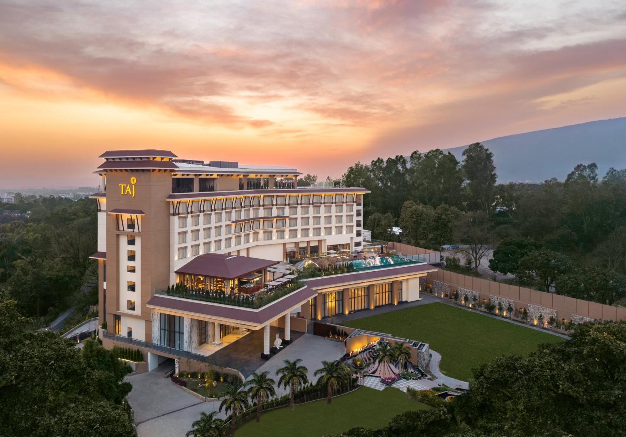 Taj Mussoorie Foothills, Dehradun Hotel Kültér fotó