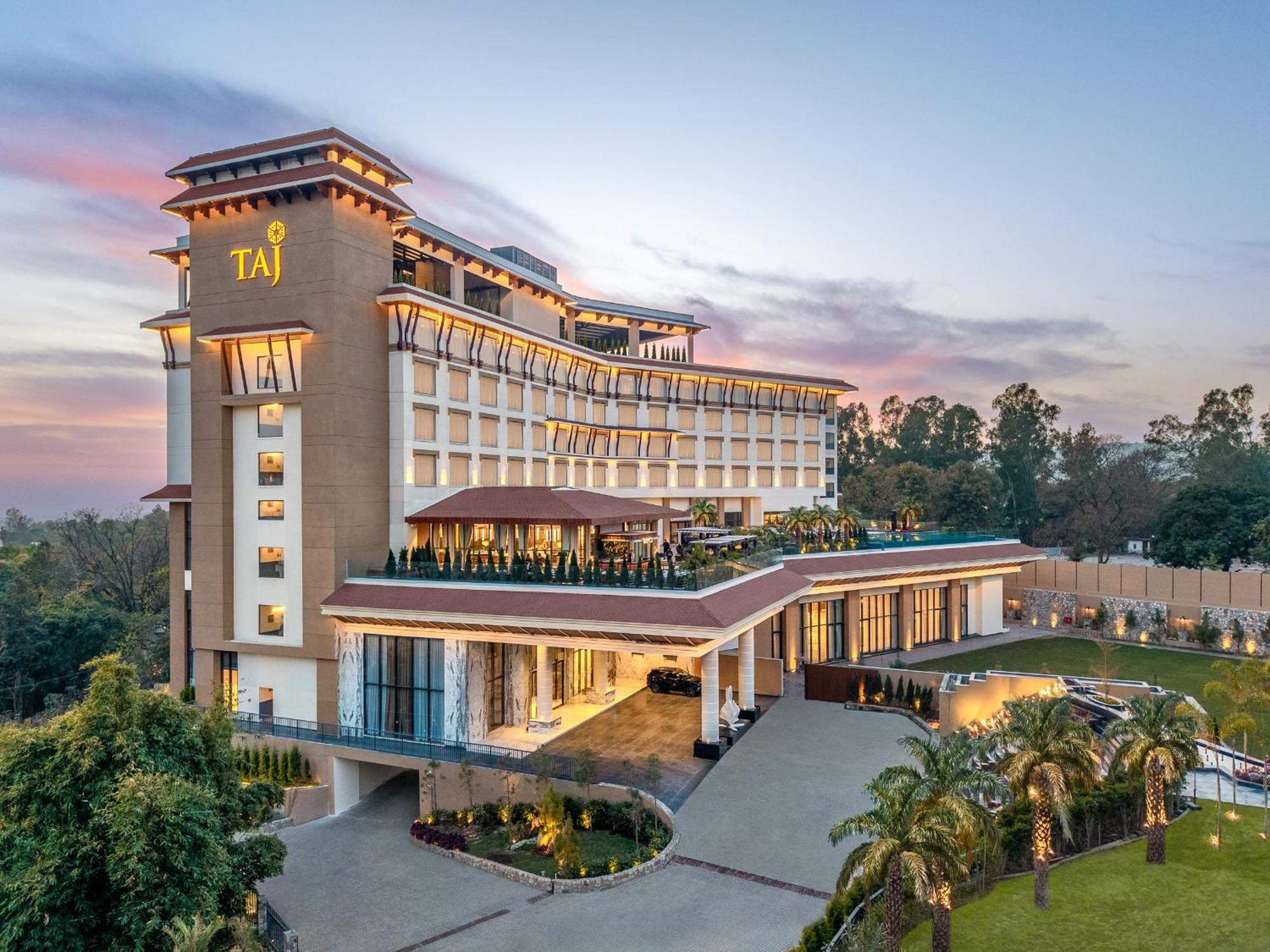 Taj Mussoorie Foothills, Dehradun Hotel Kültér fotó
