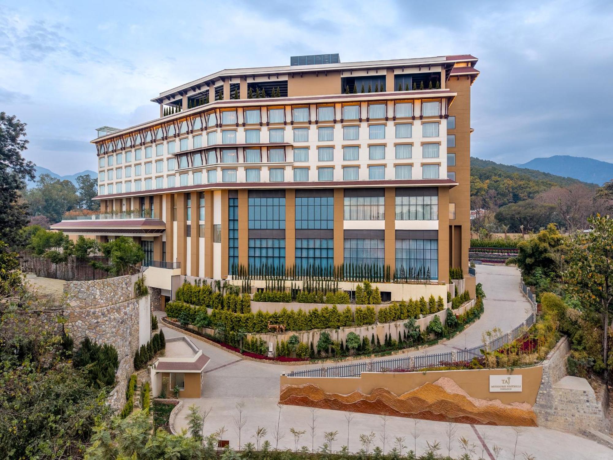 Taj Mussoorie Foothills, Dehradun Hotel Kültér fotó